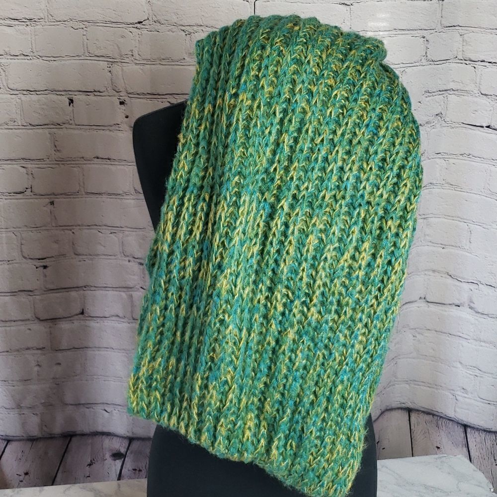 Basico Green Scarf - Picture 2 of 9